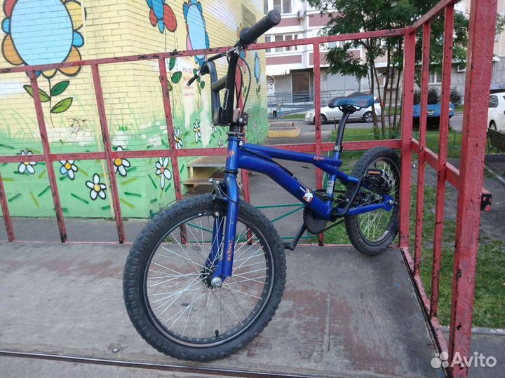 Трюковой велосипед BMX