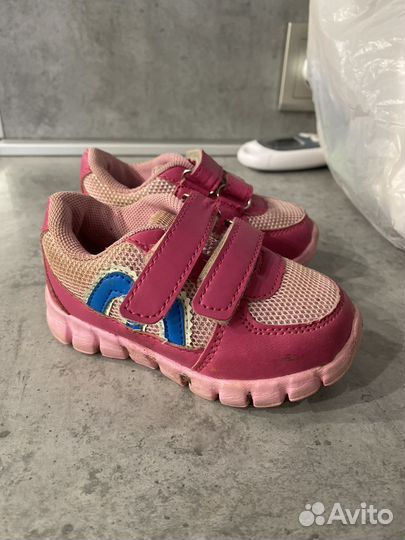 Кроссовки на девочку
