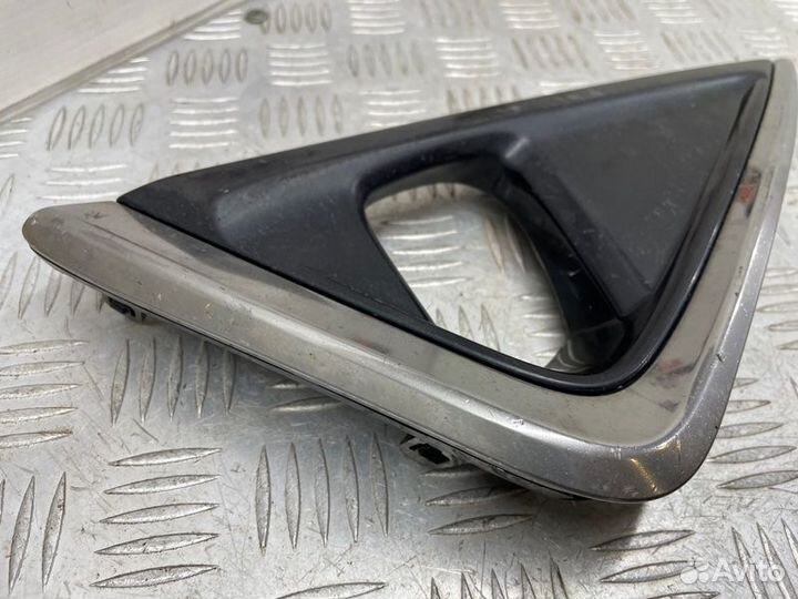 Заглушка бампера передняя правая Toyota Alphard