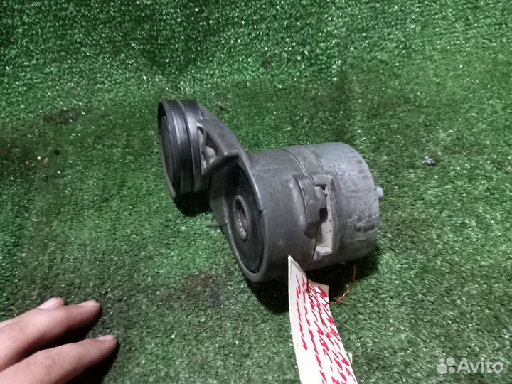 Ролики натяжения ремня на Audi A6 C4