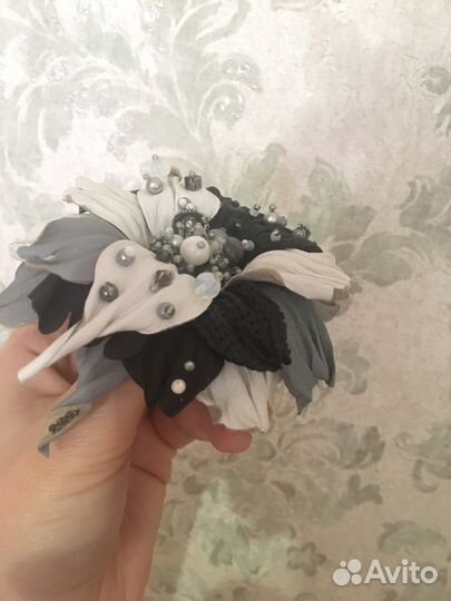 Брошь кожаная