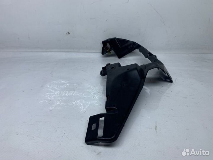 Кронштейн правый Mercedes-Benz Gl X166 4.7 2013