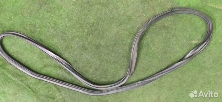 Уплотнение багажника Volvo V70 B4204T7 2011