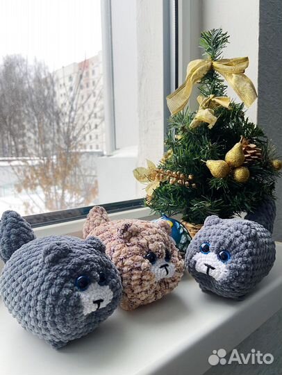 Вязаная игрушка котик