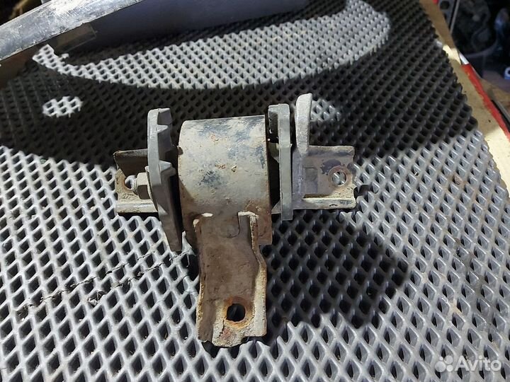 Подушка двигателя правая Mitsubishi Lancer X