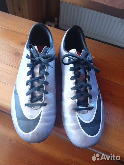 Детские футбольные бутсы