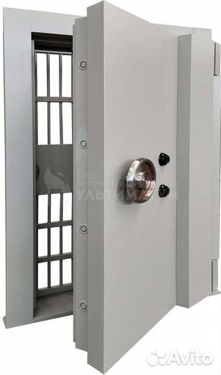 Дверь сейфовая. Дверь для хранилища. Дверь бронь