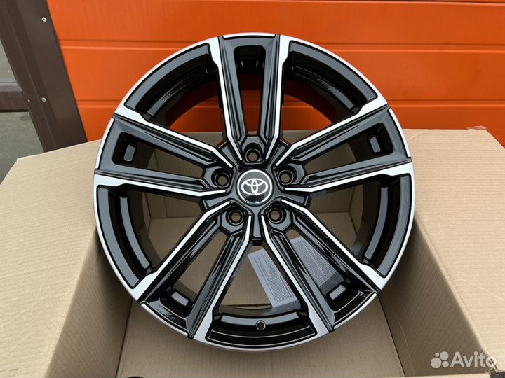 Новые комплект Россия R18 на Toyota RAV 4