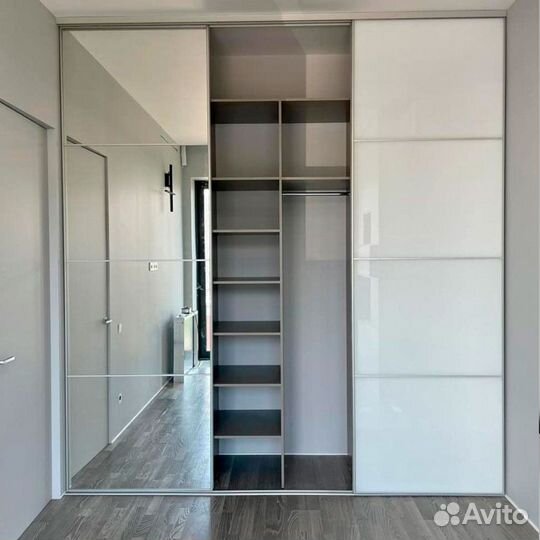 Шкаф купе белый с зеркалом