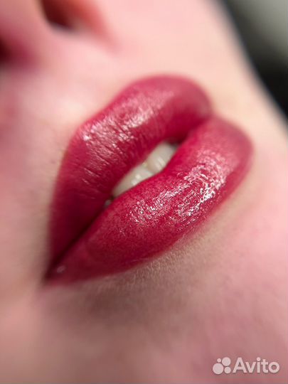 Перманентный макияж бровей, губ и век