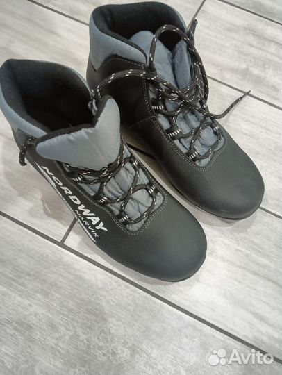 Лыжные ботинки 39р