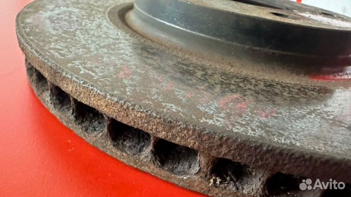 Диск тормозной передний левый Nissan Elgrand E51