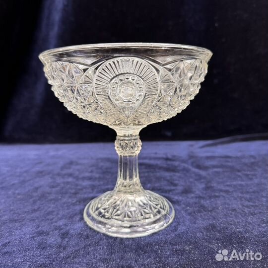 Старинная ваза на ножке креманка мальцов стекло