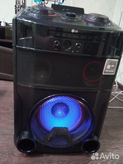 Колонка 1 киловатт LG OM7550K с караоке