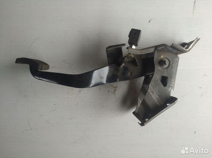 Педаль тормоза Kia Rio II рестайлинг (2009—2011) J