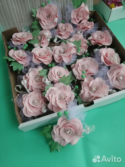 Бутоньерки для гостей на свадьбу