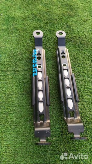 Регулятор ремней безопасности пара Toyota Wish