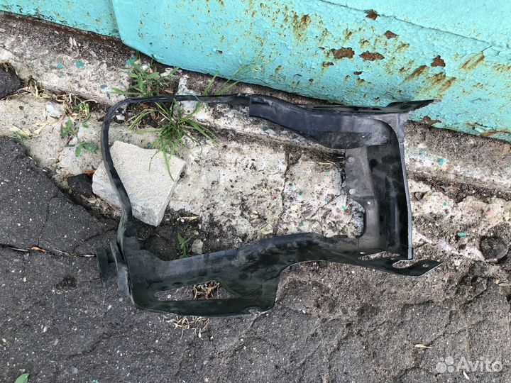 Мерседес S 220 крепление Фары