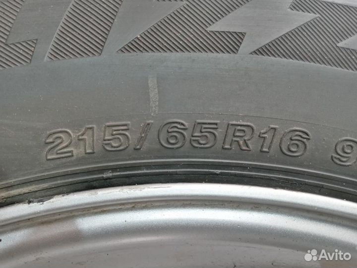 Bridgestone Blizzak DM-V2 215/65 R16