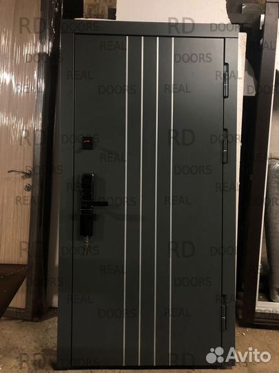 Дверь входная с электронным замком