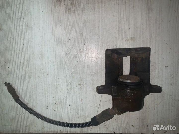 Суппорт тормозной передний правый Renault Symbol