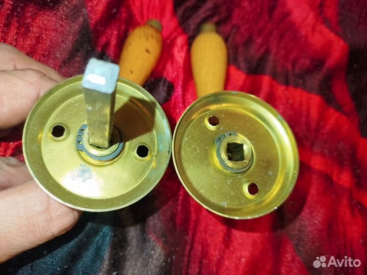 Дверные ручка,латунь,рукоятка орех