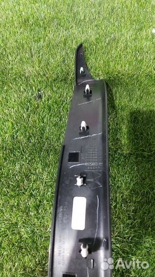 Накладка внутренняя на порог задняя правая Dodge