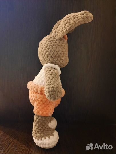 Игрушка вязаная амигуруми Зайчик в шортиках