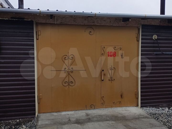 Гараж, > 30 м²