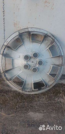 Колпак Toyota Avensis