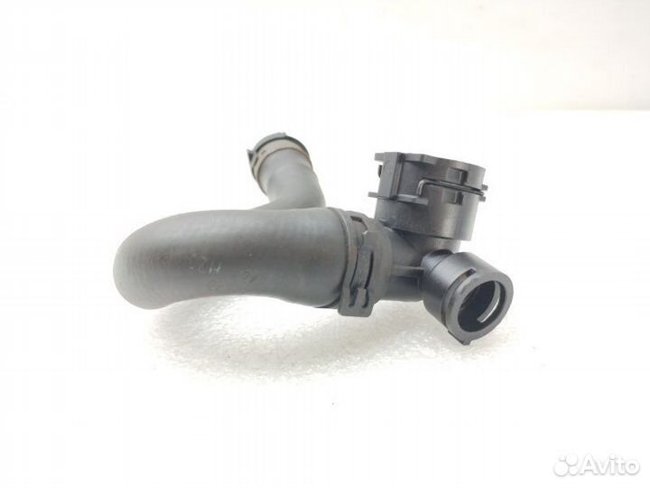 Патрубок системы охлаждения Mercedes-Benz E-Class