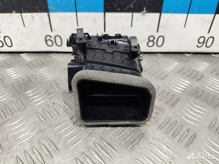 Б/У Дефлектор воздушный правый VW T-Cross#001