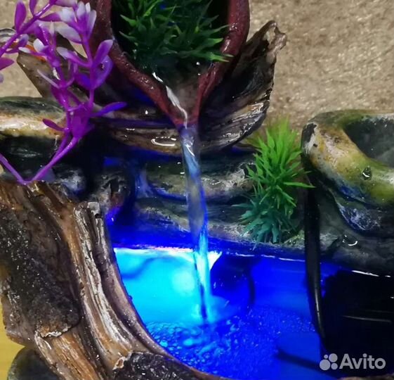 Расслабляющий декоративный фонтан с подсветкой