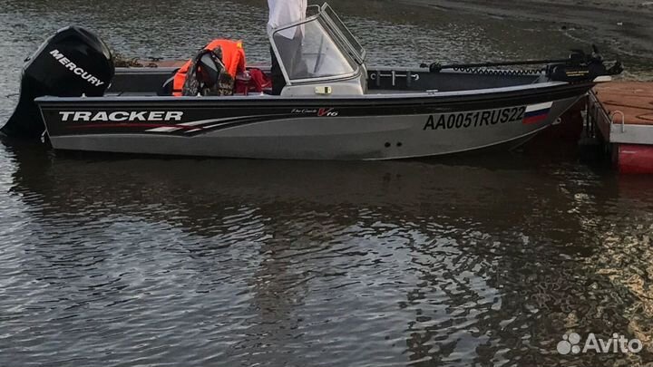 Катер Tracker Pro Guide V16