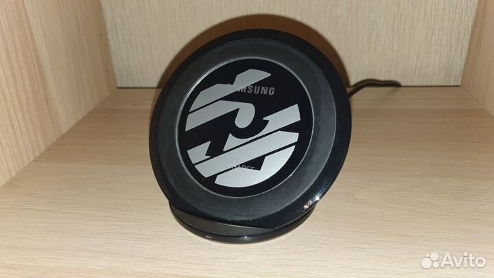 Беспроводная зарядка samsung EP-NG930
