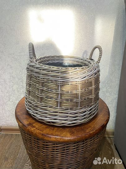 Кашпо из искусственного ротанга