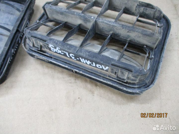 Решетка багажника вентиляционная Рено Логан 1