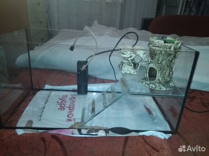 Продается аквариум с фильтром и декорациями