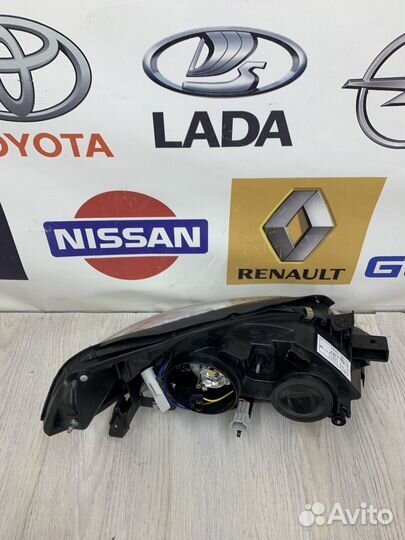 Фара Nissan primera P12 Лев