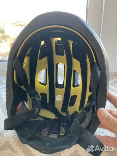 Велошлем specialized