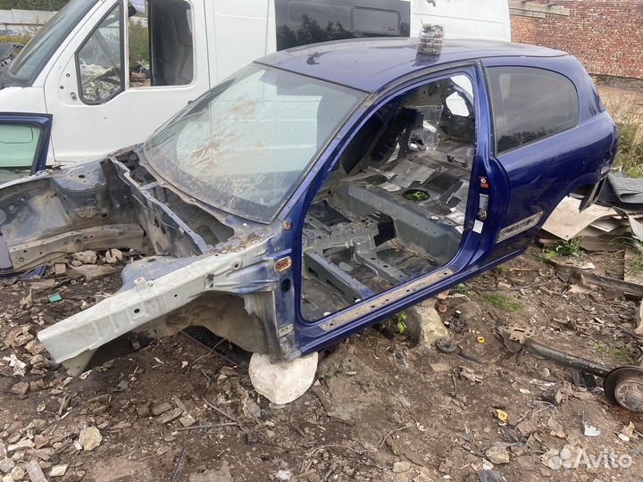 Nissan almera n16 3 дверная кузов в разбор хэтчбек