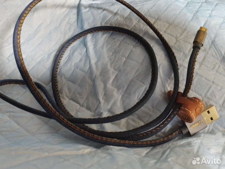 Провод для зарядки телефона