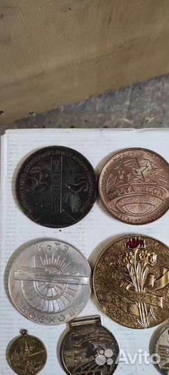 Знаки, медали