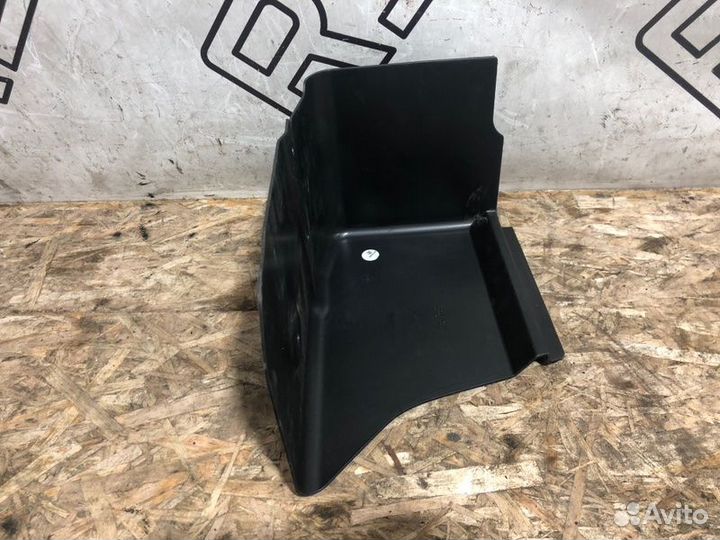 Крышка короба аккумулятора Mercedes-Benz C-Class