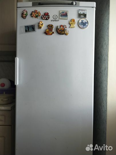 Морозилка Indesit sfr167.002