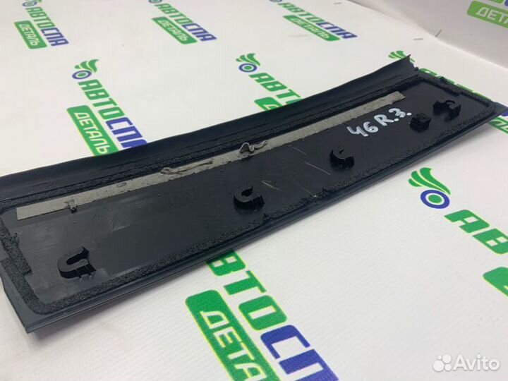 Накладка декоративная двери задняя правая Mazda