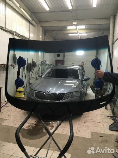 Стекло лобовое Шкода Октавия