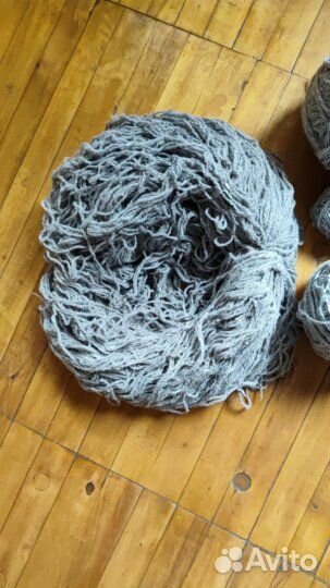 Шерстяная нить, нитки в клубках и мотках. Пряжа