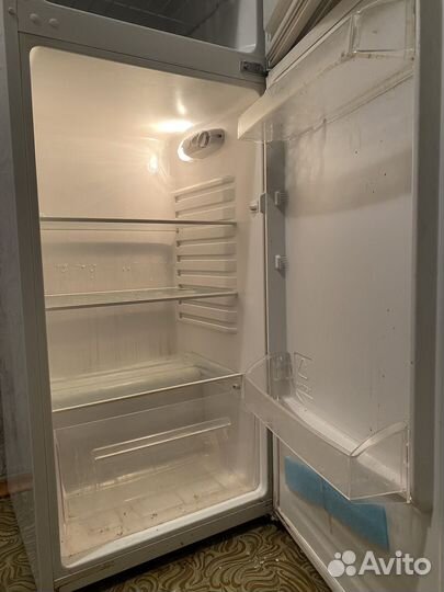 Холодильник Shivaki бу