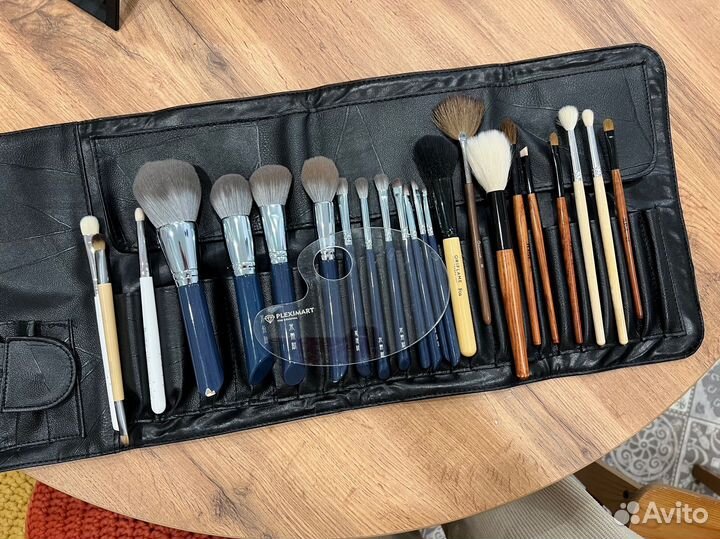Кисти для макияда с чехлом и акриловой палитрой